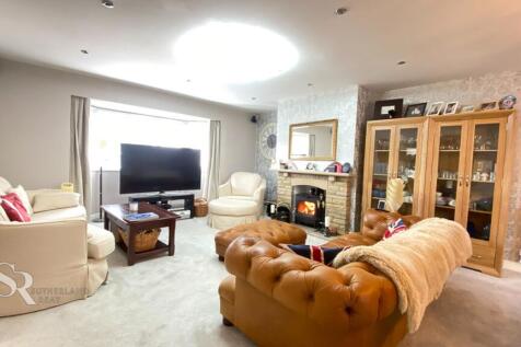 Living/Dining Area