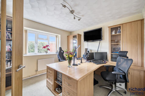 e1b11bba768a4167bca8743687d9d3fc