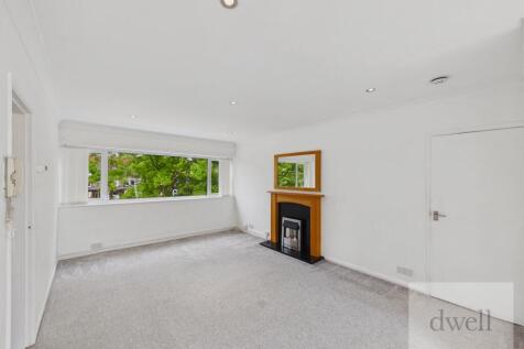 ***Available NOW – Spacious 2 Bedroom Apartment in Roundhay*** – Dwell are delighted to present this well appointed second floor apartment within the popular Park View Court development. Offering two