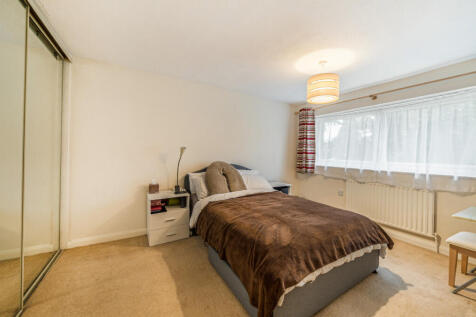 1370174-5-68f5fb2...