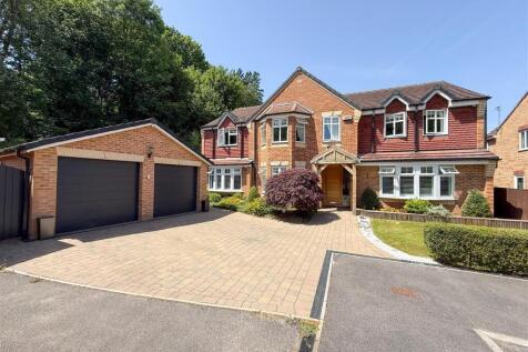 FRONT GARDEN AND DRIVE
