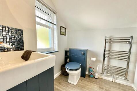 Bedroom 1 Ensuite.jpg