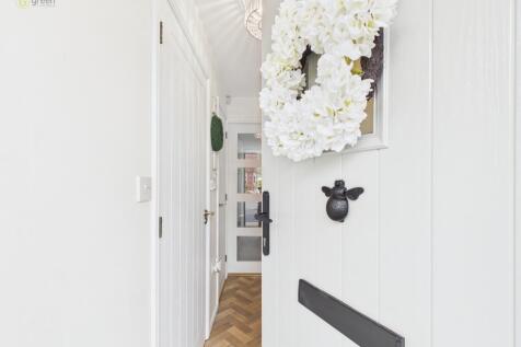 cam03830g0pr0284still022