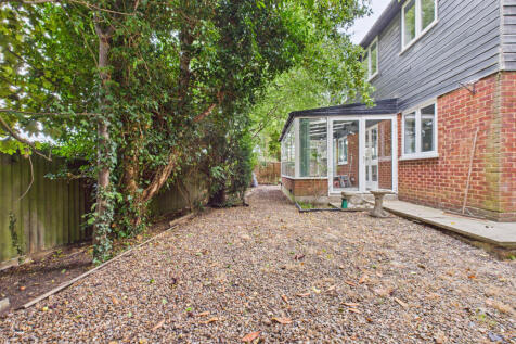 CAM04968G0-PR0060-STILL019