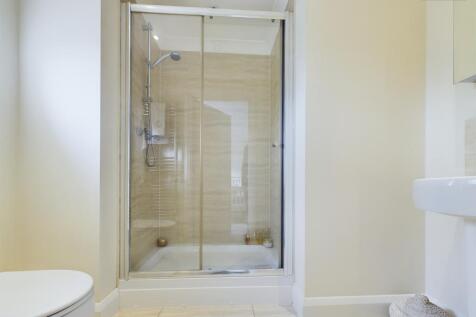 En-Suite To Master Bedroom