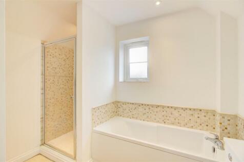 Family bathroom/shwer