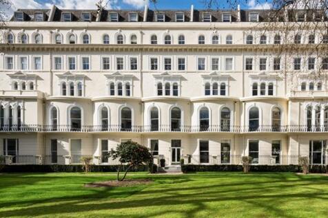 This superbly refurbished 2 bedrooms, 2 bathroom apartment (722 sq ft) within this stunning Grade II listed building with access to beautiful communal gardens.