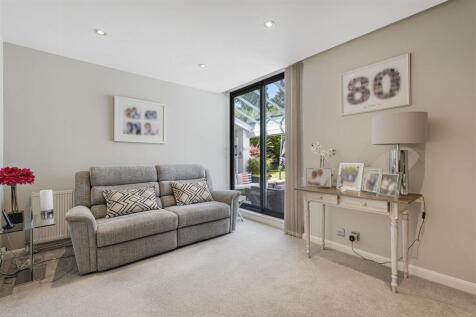 BEDROOM 3 / LIVING ROOM