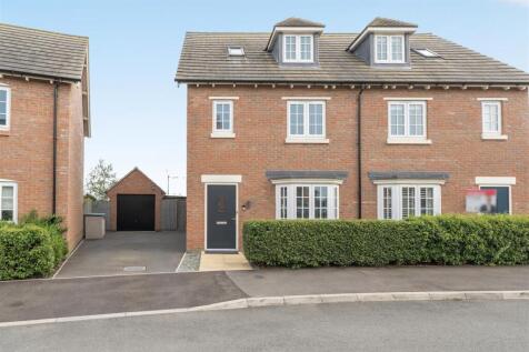8 Lee Drive, Houlton
