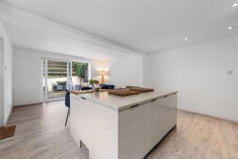 add skirting board.jpg