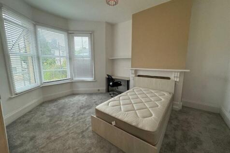 7 Bedroom Semi-Detached in BS2 9QR