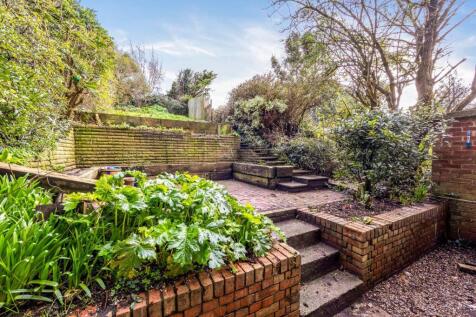 Chichester Close 27 GARDEN NEW.jpeg