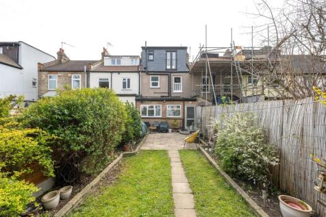 Royston Avenue, E4