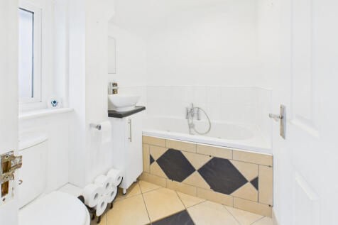 CAM04968G0-PR0079-STILL018