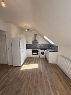 Beautifully refurbished two-bedroom flat to rent on Beulah Hill, SE19. Featuring a bright open-plan kitchen and living area, modern family bathroom, ample storage throughout, and access to a shared ga