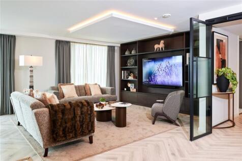 Exceptional two bedroom, two bathroom penthouse on the 44th floor of the brand new Square Gardens development.