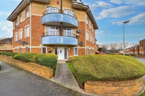 Well-presented, unfurnished two-bedroom ground floor flat in central location. Spacious, modern, close to amenities and transport. Ideal for professionals or small families. Available immediately.