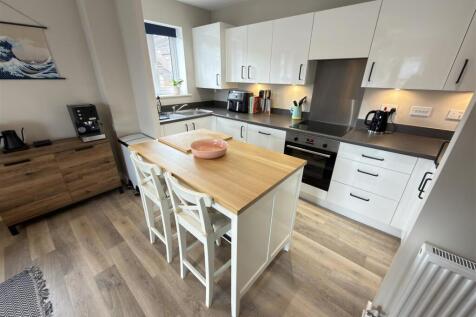 Open Plan Kitchen & Living Area