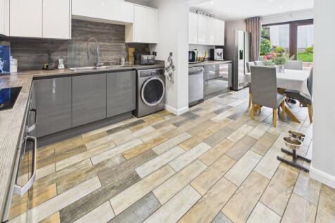 Open Plan Living/Dining Kitchen