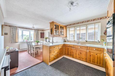 Kitchen/ Dining Room