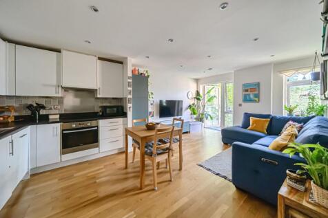 Kitchen/reception