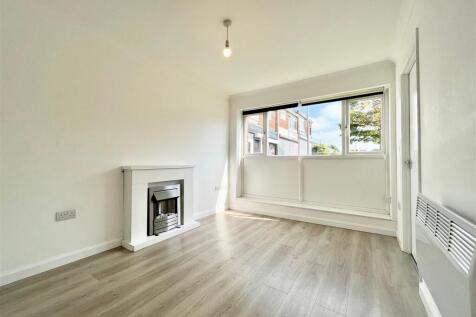 1 Bedroom Flat in DH2 1RF