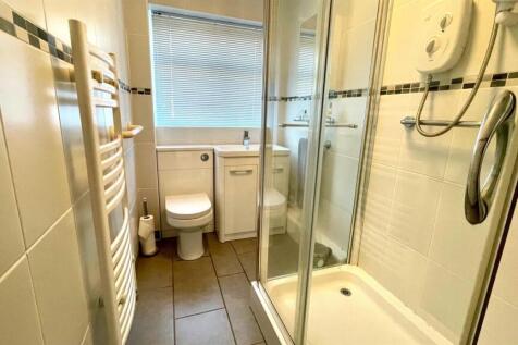 3 PIECE TILED SHOWER ROOM