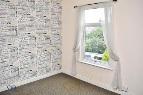 174bf773-47 20walker 20st 20rear 20bed.JPG