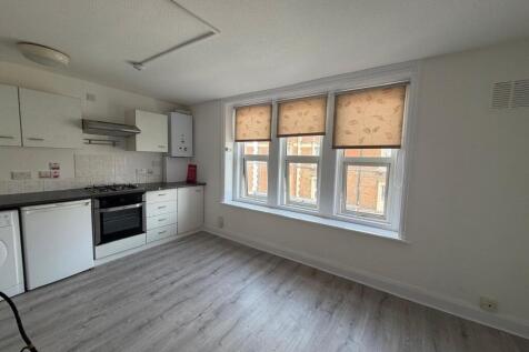 A beautifully presented one-bedroom flat in a fantastic location, just a minute's walk from South Woodford Station, providing excellent transport links via the Central Line. Set on the second floor, t
