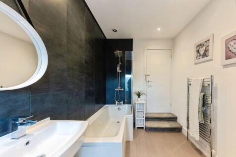 Bathroom photo 2