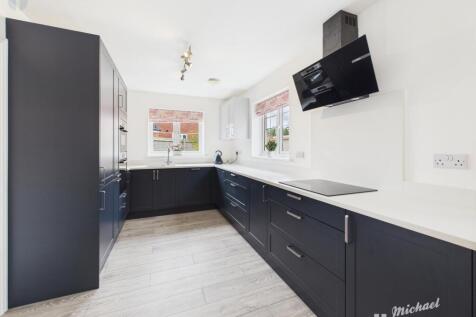 CAM03852G0-PR0296-STILL011