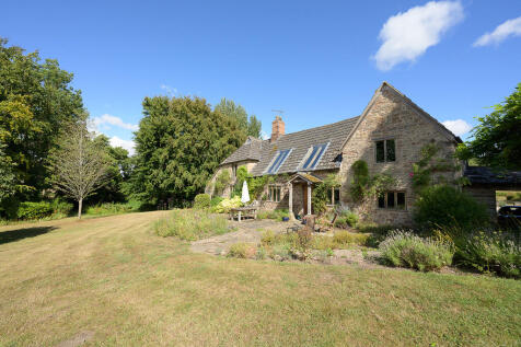 THe Farmhouse Woo...