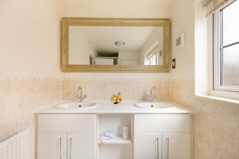 Principal Ensuite Shower Room