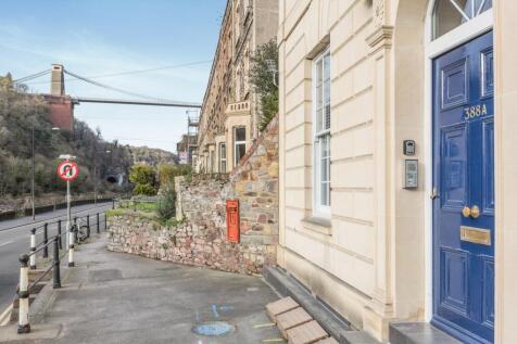 ** Zero Deposit Guarantee Available **
**STUNNING APARTMENT** **WATER VIEWS** - Beautifully presented, one bedroom apartment on Hotwell Road, with water views, available August!!
