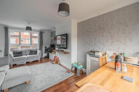 6 LUDLOW CLOSE-11.jpg