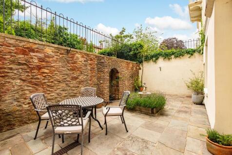 Courtyard_1.jpg