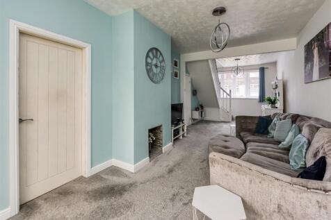 3 Chapel Close-Living Room.jpg