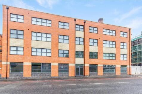 2 PARKING SPACES * Near Jewellery Quarter train station * Furnished * Laminate flooring * Secure gated with village community feel * Electric heating * 2 double bedrooms * 2 bathrooms * Open plan livi