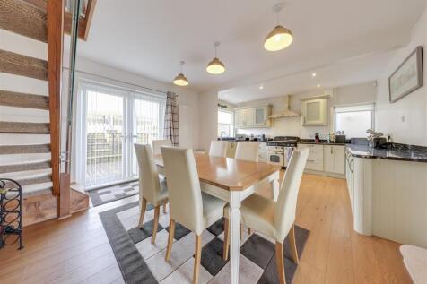 Open Plan Kitchen / Dining