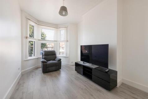 Lea Bridge Road, E10
