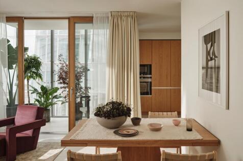 Brand new, high-rise, luxury, furnished apartments in zone 1. Knight Frank are delighted to present Shard Place - a selection of studios,1,2 & 3 bed apartments. Available now. An exceptional selection