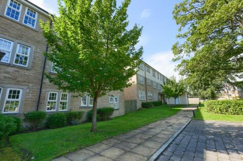 ~ An INTERMEDIATE RENTAL ~ A TWO bed GROUND floor UNFURNISHED APARTMENT with DOUBLE GLAZING and ELECTRIC HEATING.The property has a HYBRID kitchen with INTEGRATED WASHING MACHINE.The dwelling has NON