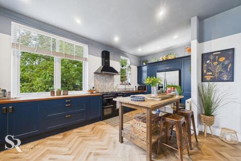 Open-Plan Kitchen/Dining/Living Area