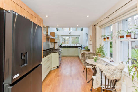 6 bed, 3 bath Semi-Detached in Edinburgh - Photo 11
