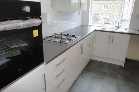 We are delighted to offer for rent this refurbished, massive two bedroom apartment situated within the High Street offering spacious accommodation whilst being centrally located for local amenities an