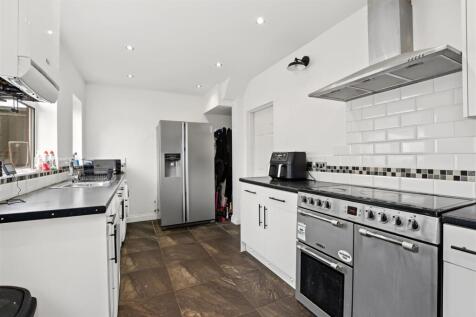 Kitchen_2.jpeg