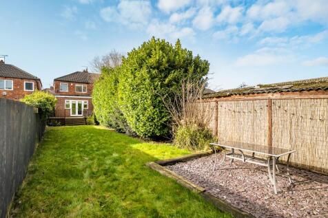 Garden with seating area