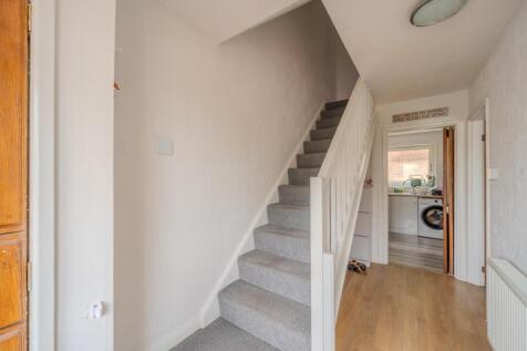 14 Neath Court-6.jpg