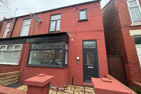 ** Zero Deposit Guarantee Available **
Bridgfords Stockport are delighted to present a newly refurbished houseshare with 6 double bedrooms available. The property is newly decorated, fully furnished t