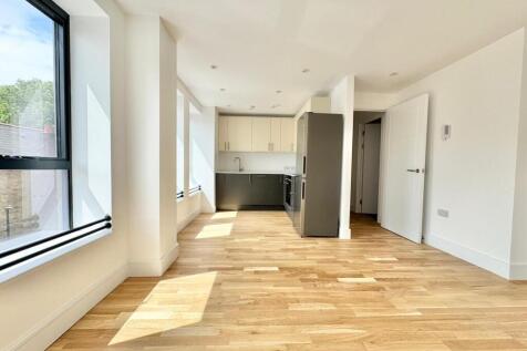 Seven Sisters Road, London
A beautifully presented newly built two-bedroom apartment offering spacious, contemporary living in a vibrant and well-connected North London location.